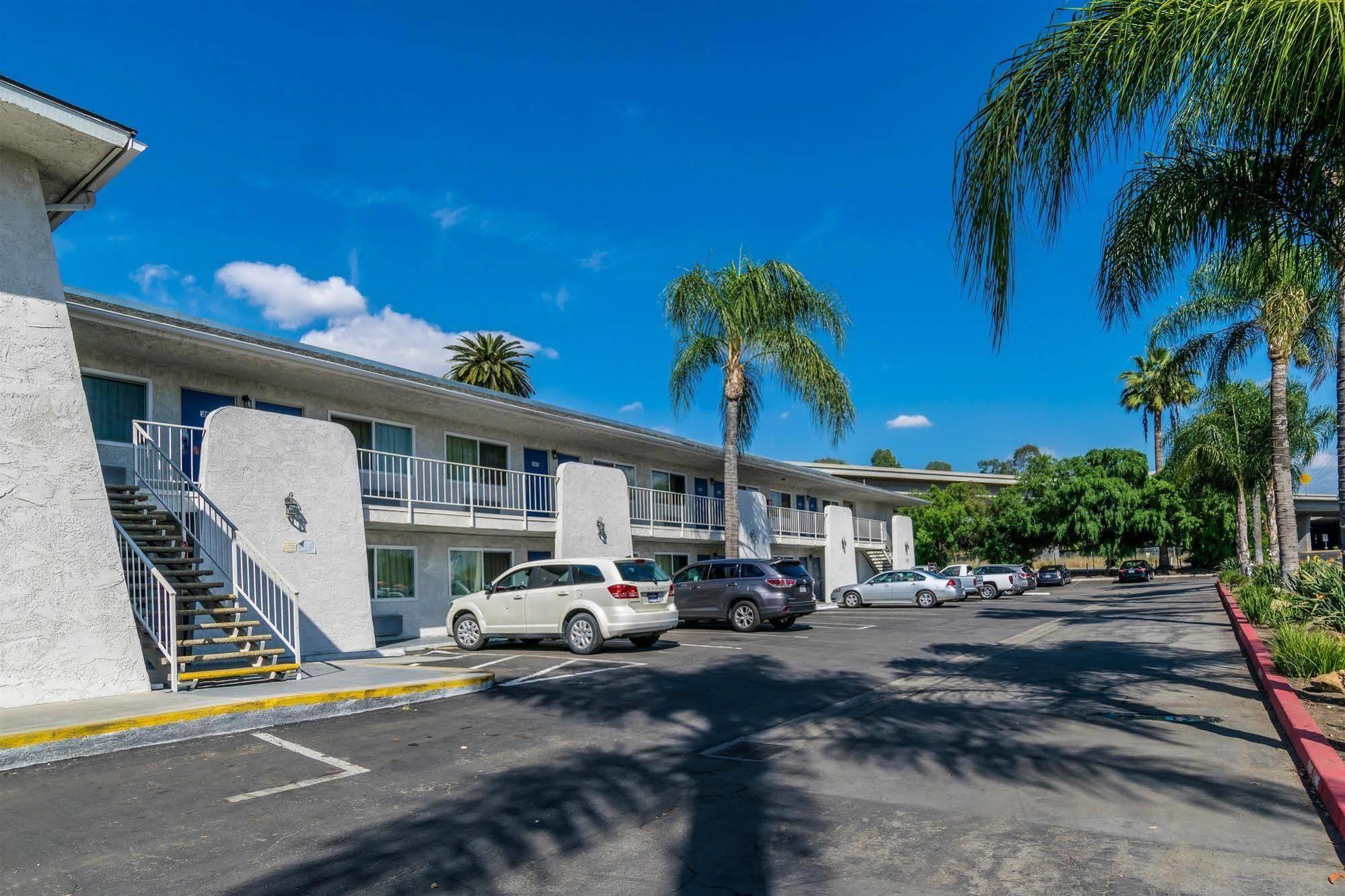 Motel 6-Redlands, Ca Екстер'єр фото